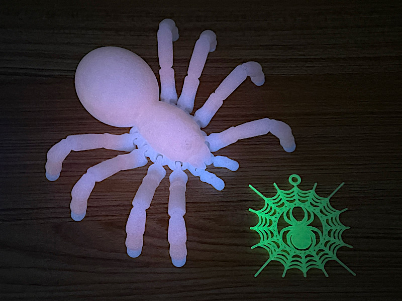 3D Printed Glow in the Dark Spiders for Halloween