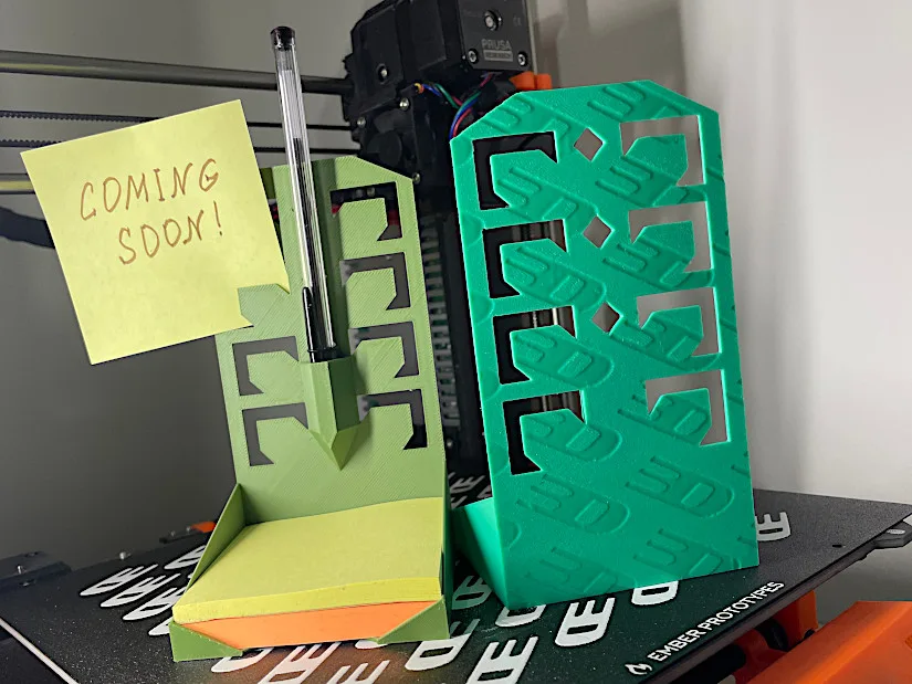 Post-it note holder featuring a teaser and texture