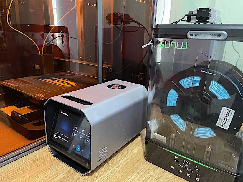 FilaDryer SP2 Feeds Filament to Snapmaker Artisan