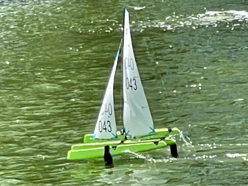 RC Trimaran