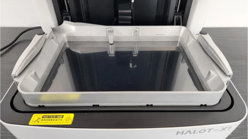 Piocreat HALOT-X1 resin vat close-up with MAX fill line and locking tabs, seated over the LCD in the moving-vat, leveling-free system