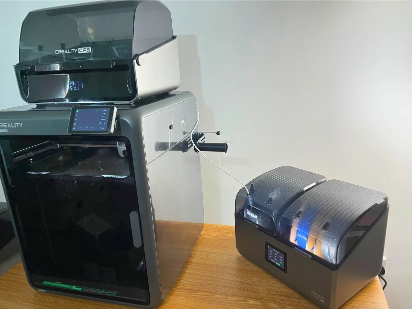 Creality SpicePi X4 filament dryer connected to Creality K2 Pro Combo for simultaneous drying and printing