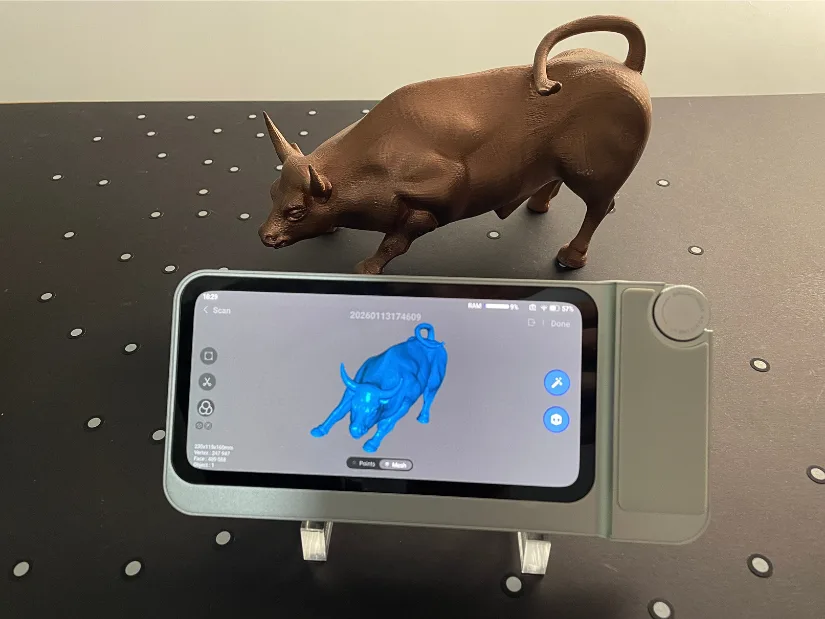 3DMakerpro Toucan handheld 3D scanner displaying a Single Shot scan result of a Charging Bull model next to the physical object