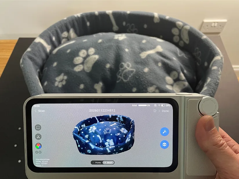 3DMakerpro Toucan handheld 3D scanner displaying a texture colour scan of a dog bed captured in Texture Far Mode