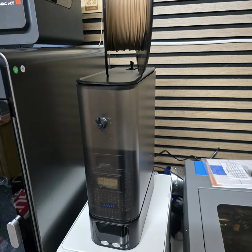 JAYO J1 FilaDryer front display with humidity screen