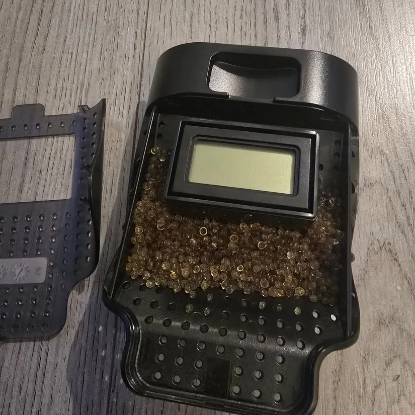 Colour changing desiccant loose