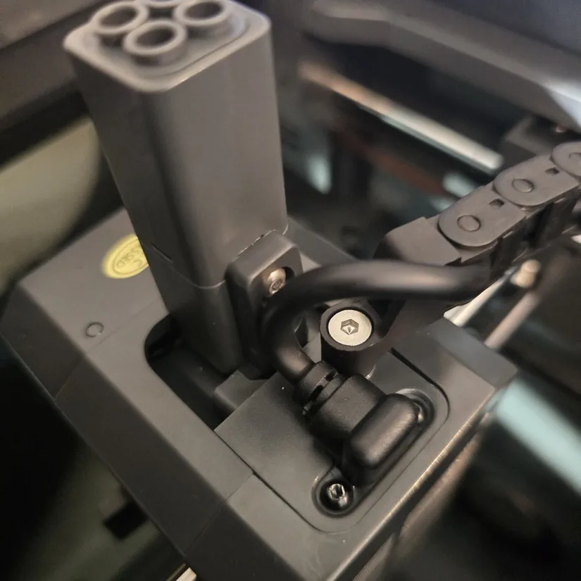 Filament hub installed on the print head