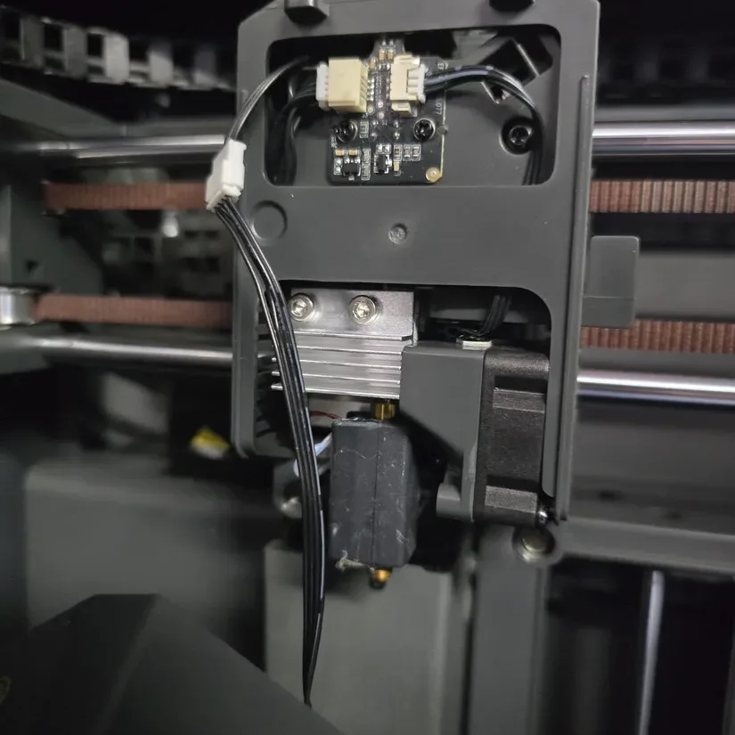 Print head internals with filament hub exposed