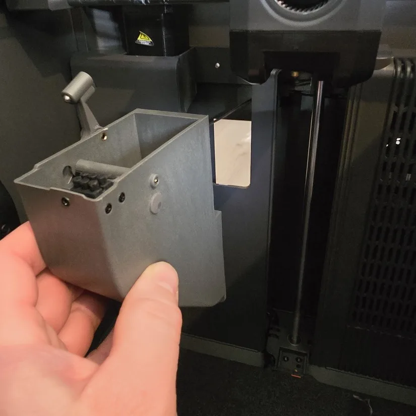 Waste chute installation