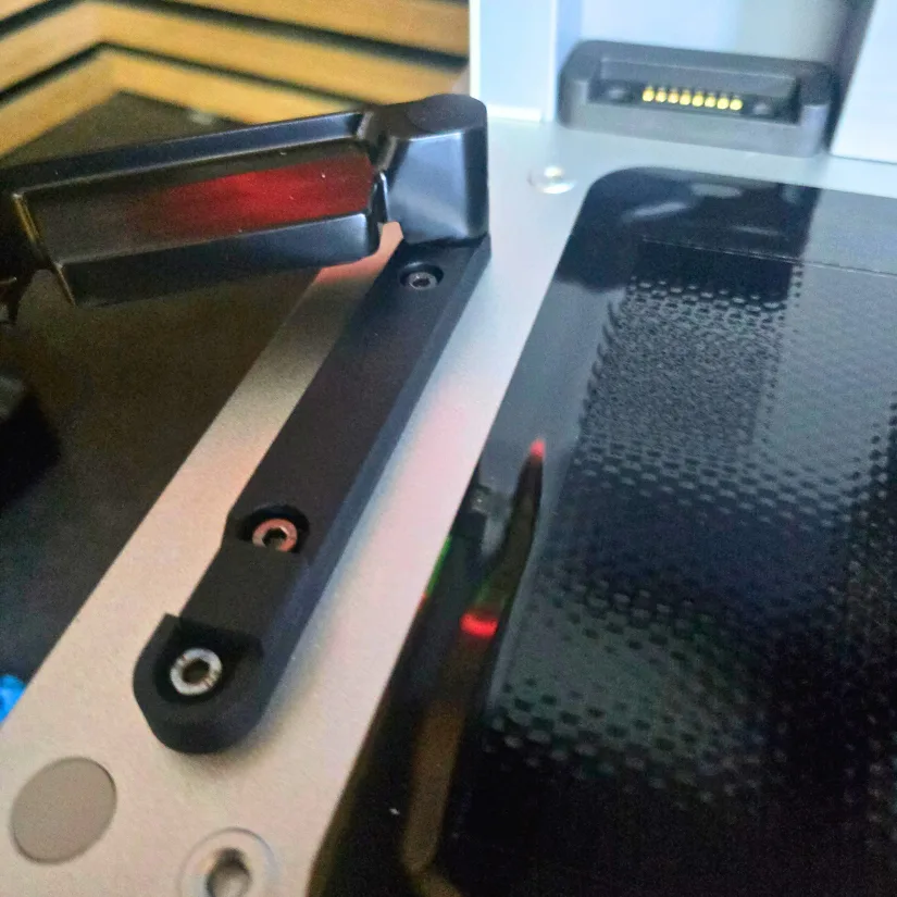 Photon P1 vat latch system