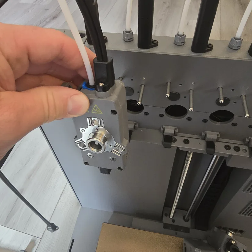 Flashforge Creator 5 toolhead connection Flashforge Creator 5 toolhead being connected to the magnetic dock