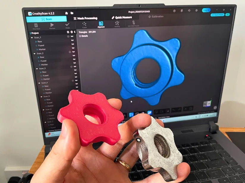 Original metal dumbbell lock compared with its scanned 3D model in CrealityScan software and the final PLA 3D printed replica.