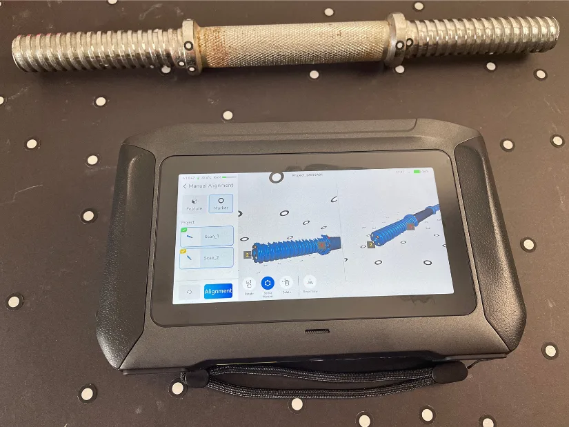 Manual Marker Alignment directly on the touchscreen. Merge of two scans of a metal dumbbell bar.