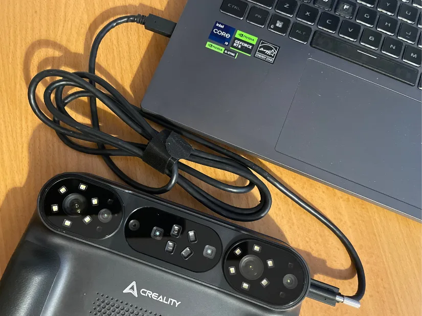 Sermoon P1 connected to a laptop via the supplied USB-C cable for wired PC scanning and data transfer.