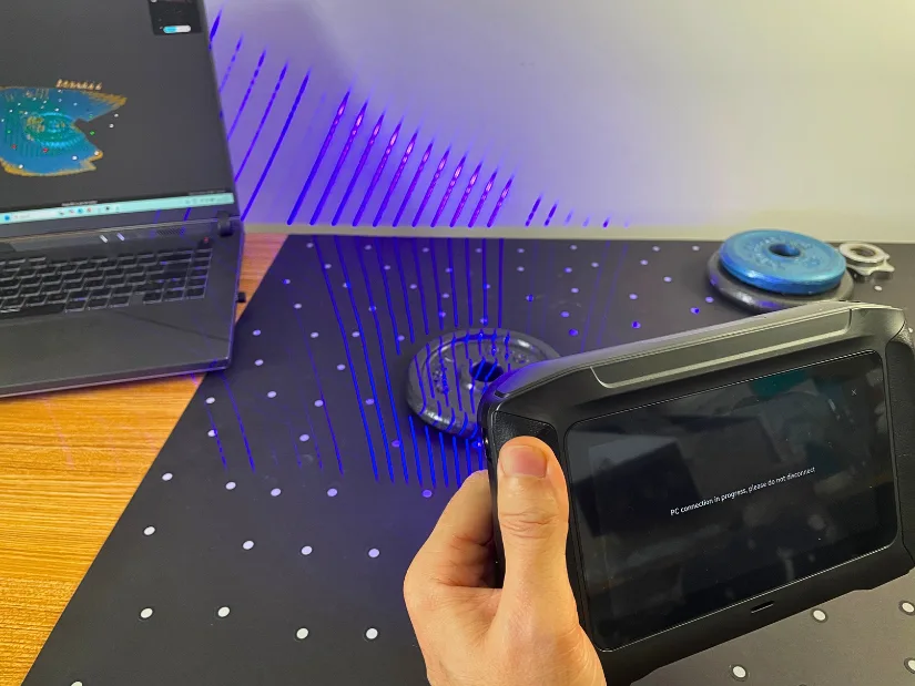 Sermoon P1 scanning a metal dumbbell weight in Wireless PC Mode using the Parallel Blue Laser Lines for fast and accurate data capture.