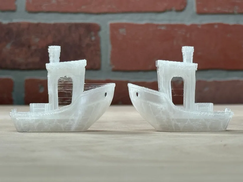 TPU Benchy models printed before and after drying and storage in the Sunlu x Inslogic i10