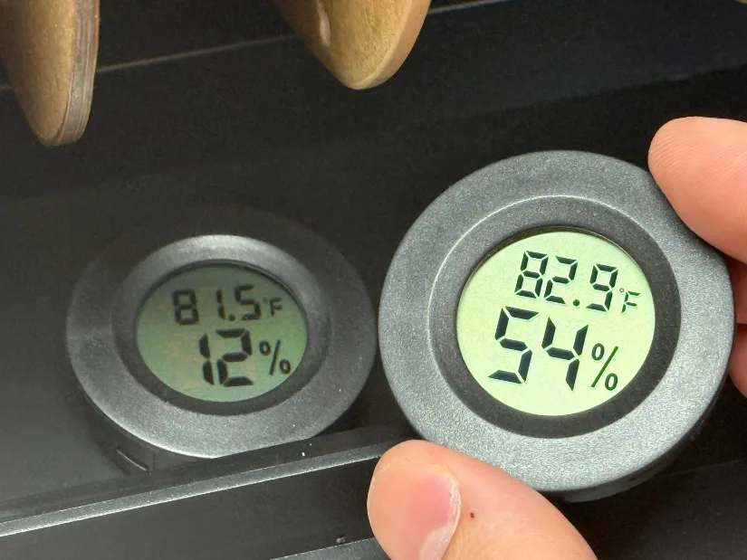 Humidity comparison inside and outside the Sunlu x Inslogic i10 after 48 hours